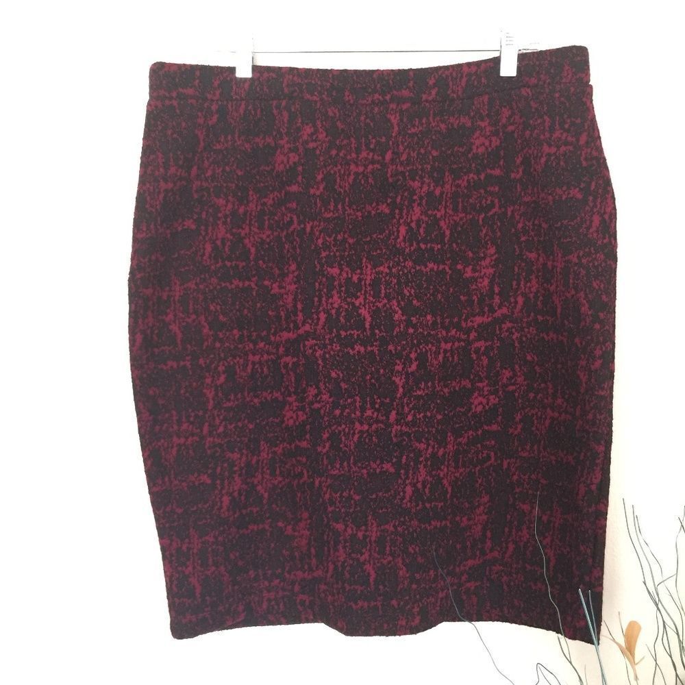 Liz Claiborne Stretch Skirt XL Red Black Pull On Pencil Skirt